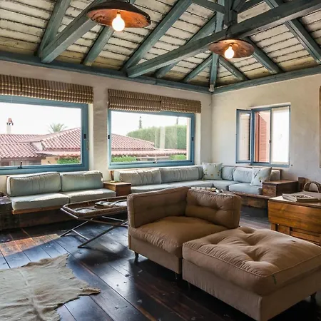 Private Beachfront With Pool